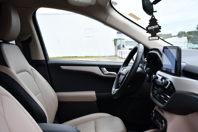 2020 Ford Escape SEL SUV Slide 21