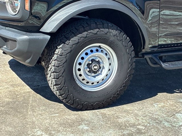 2023 Ford Bronco BASE Convertible Slide 9