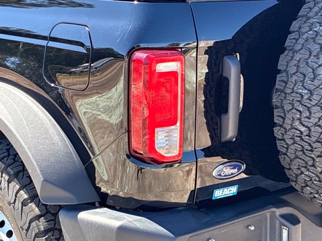 2023 Ford Bronco BASE Convertible Slide 11