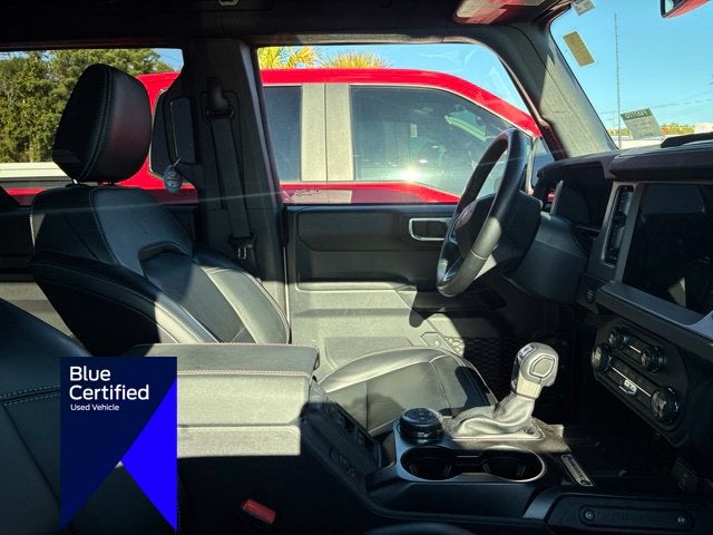 2025 Ford Bronco OUTER BANKS Convertible Slide 3