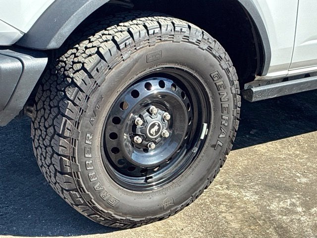 2023 Ford Bronco BLACK DIAMOND Convertible Slide 9