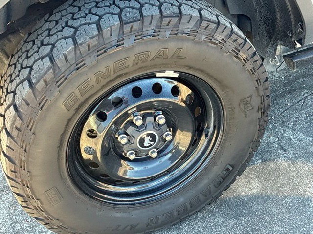 2023 Ford Bronco BLACK DIAMOND Convertible Slide 14
