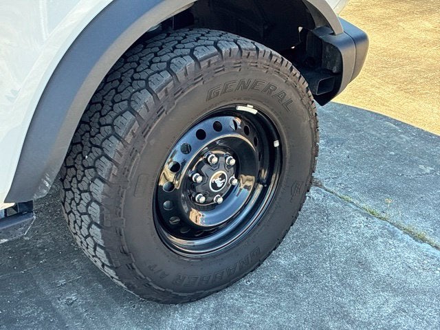 2023 Ford Bronco BLACK DIAMOND Convertible Slide 15