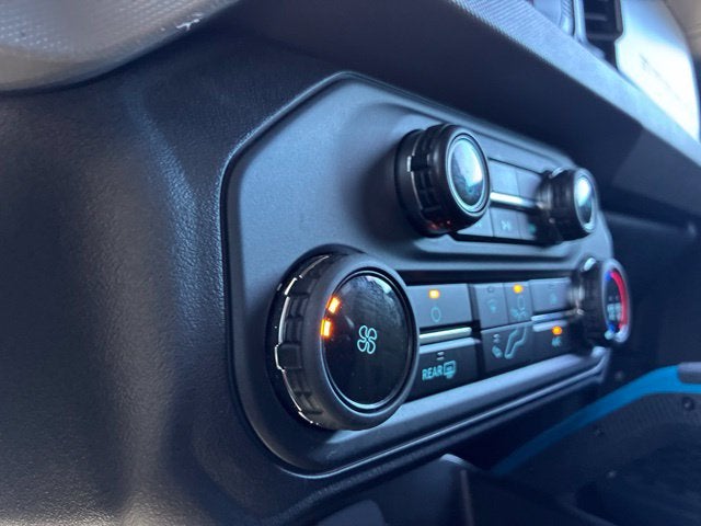 2023 Ford Bronco BLACK DIAMOND Convertible Slide 34