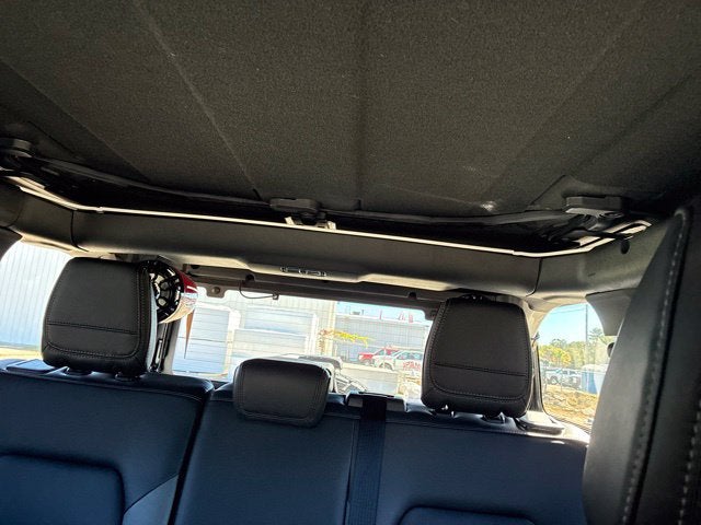 2023 Ford Bronco BLACK DIAMOND Convertible Slide 38