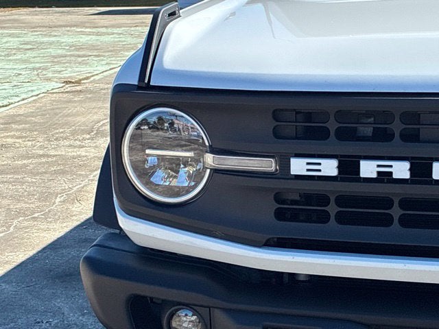 2023 Ford Bronco BLACK DIAMOND Convertible Slide 8