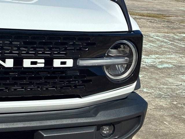 2025 Ford Bronco OUTER BANKS Convertible Slide 8