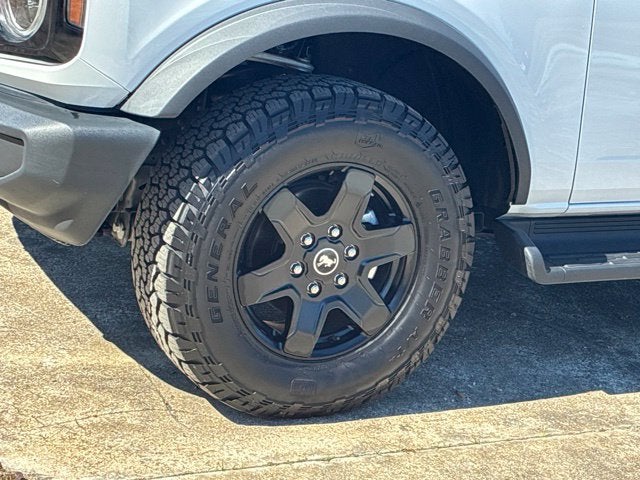 2025 Ford Bronco OUTER BANKS Convertible Slide 9