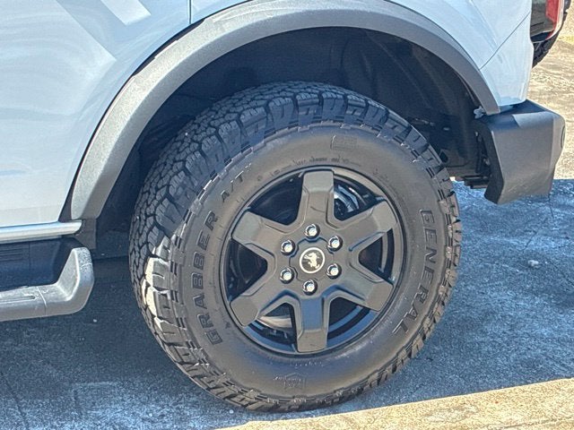 2025 Ford Bronco OUTER BANKS Convertible Slide 11