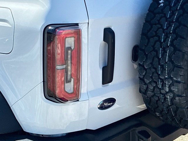 2025 Ford Bronco OUTER BANKS Convertible Slide 12