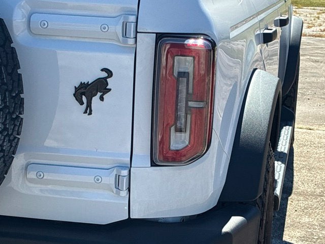 2025 Ford Bronco OUTER BANKS Convertible Slide 14