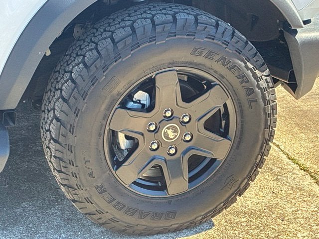 2025 Ford Bronco OUTER BANKS Convertible Slide 16