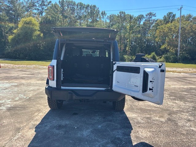 2025 Ford Bronco OUTER BANKS Convertible Slide 17