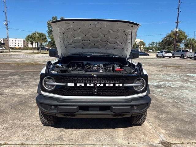2025 Ford Bronco OUTER BANKS Convertible Slide 19