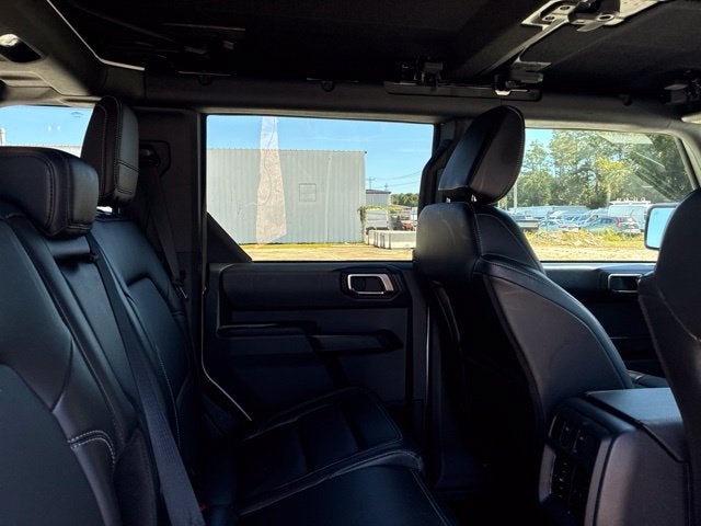 2025 Ford Bronco OUTER BANKS Convertible Slide 24