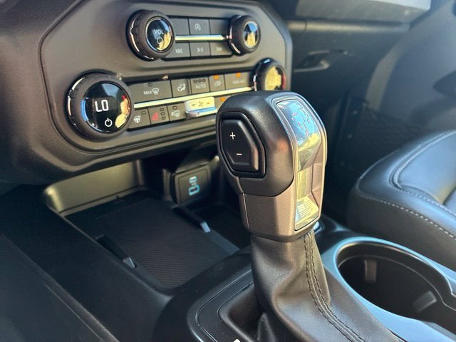 2025 Ford Bronco OUTER BANKS Convertible Slide 30