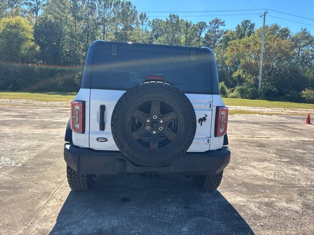 2025 Ford Bronco OUTER BANKS Convertible Slide 3