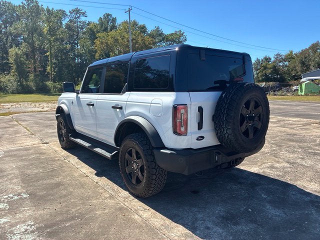 2025 Ford Bronco OUTER BANKS Convertible Slide 3