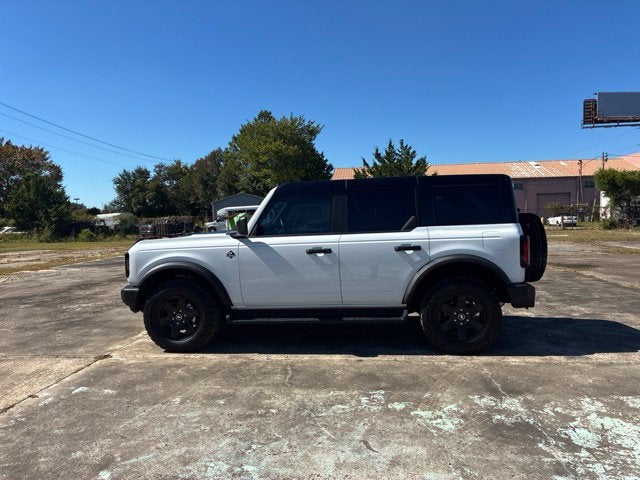 2025 Ford Bronco OUTER BANKS Convertible Slide 4