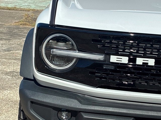 2025 Ford Bronco OUTER BANKS Convertible Slide 8