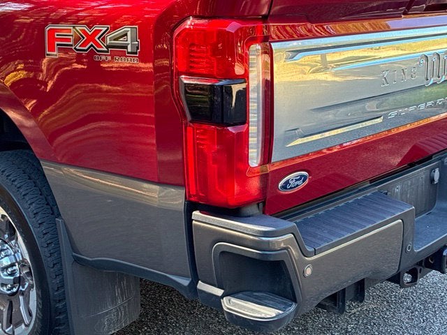 2023 Ford F-250SD KING RANCH Crew Cab Pickup Slide 12