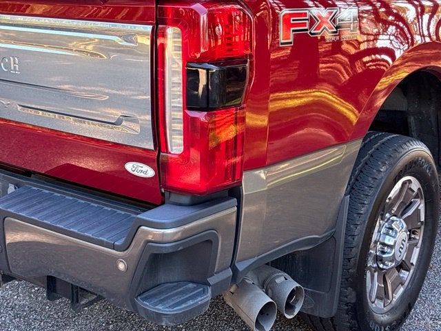 2023 Ford F-250SD KING RANCH Crew Cab Pickup Slide 13