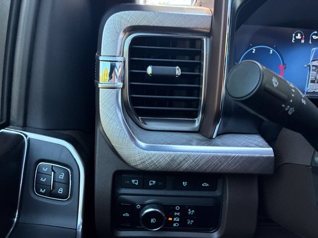2023 Ford F-250SD KING RANCH Crew Cab Pickup Slide 25