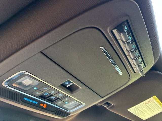2023 Ford F-250SD KING RANCH Crew Cab Pickup Slide 31