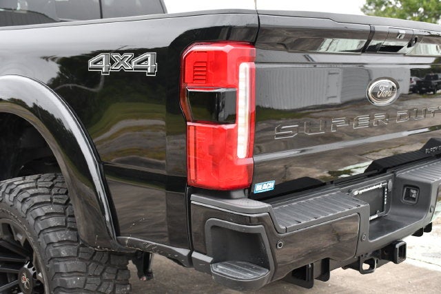 2025 Ford F-250SD LARIAT Crew Cab Pickup Slide 13