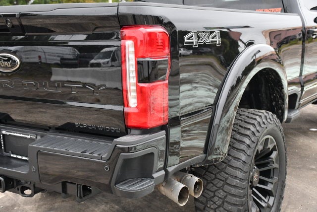 2025 Ford F-250SD LARIAT Crew Cab Pickup Slide 14