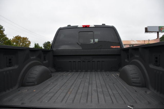 2025 Ford F-250SD LARIAT Crew Cab Pickup Slide 17