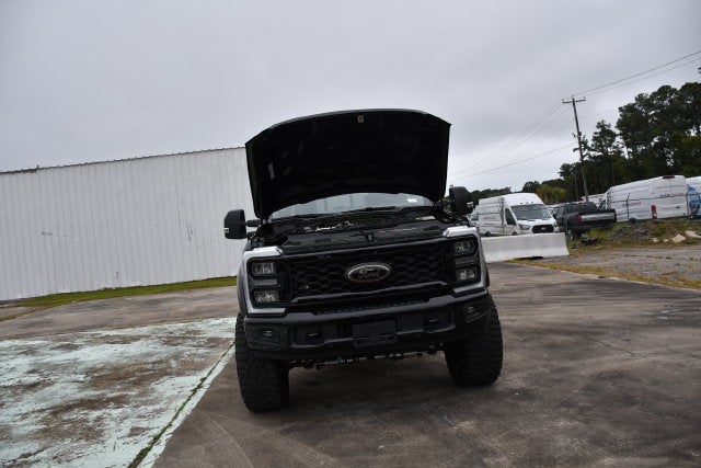 2025 Ford F-250SD LARIAT Crew Cab Pickup Slide 19