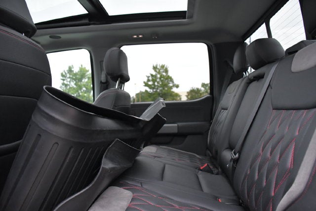 2025 Ford F-250SD LARIAT Crew Cab Pickup Slide 23