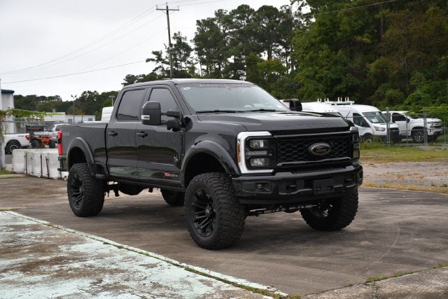 2025 Ford F-250SD LARIAT Crew Cab Pickup Slide