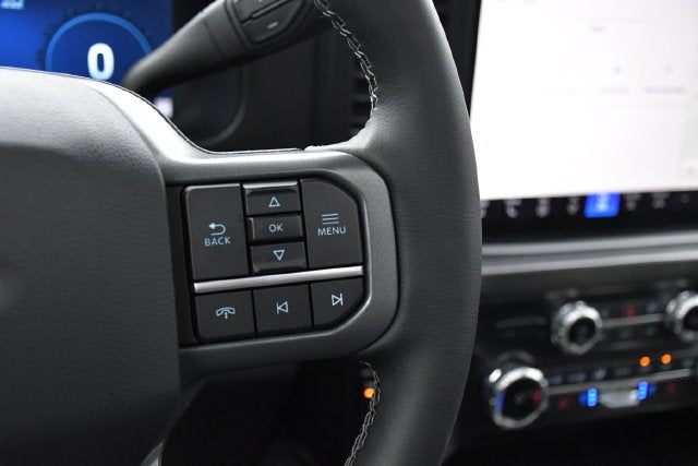 2025 Ford F-250SD LARIAT Crew Cab Pickup Slide 28