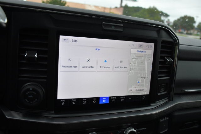 2025 Ford F-250SD LARIAT Crew Cab Pickup Slide 30