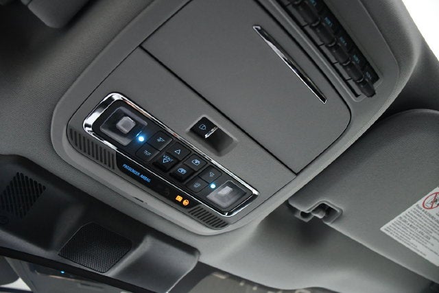 2025 Ford F-250SD LARIAT Crew Cab Pickup Slide 32