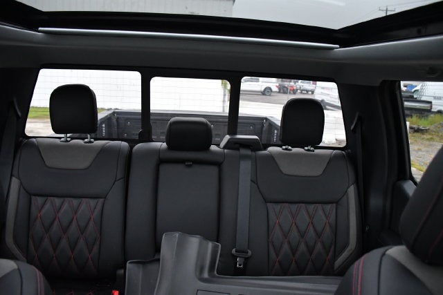 2025 Ford F-250SD LARIAT Crew Cab Pickup Slide 36