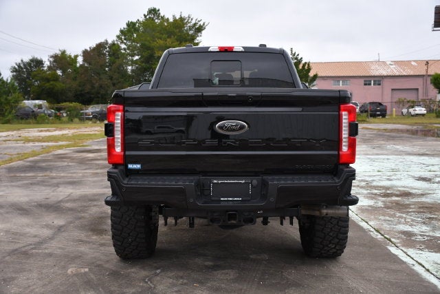 2025 Ford F-250SD LARIAT Crew Cab Pickup Slide 3
