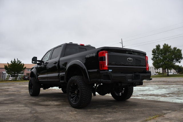 2025 Ford F-250SD LARIAT Crew Cab Pickup Slide 4