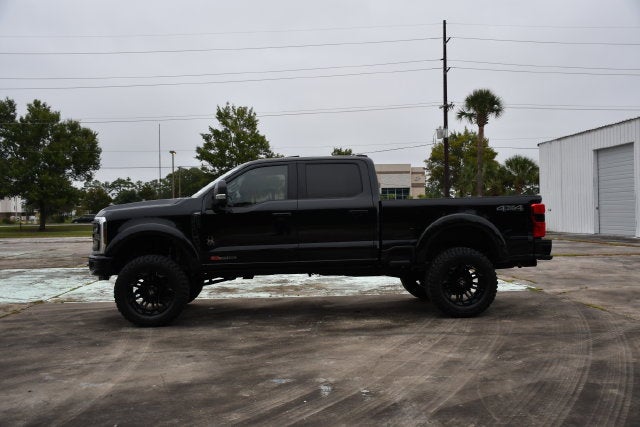 2025 Ford F-250SD LARIAT Crew Cab Pickup Slide 5
