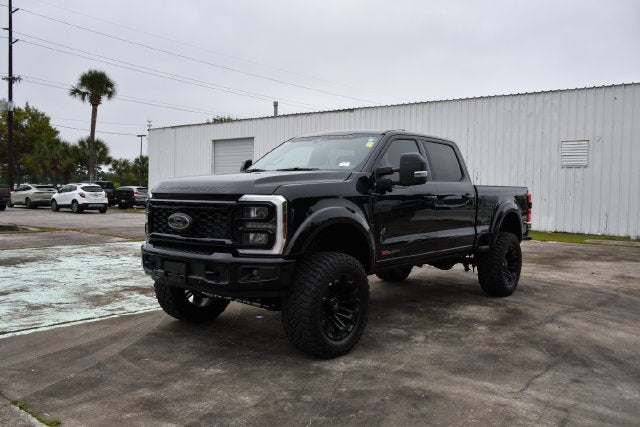2025 Ford F-250SD LARIAT Crew Cab Pickup Slide 6