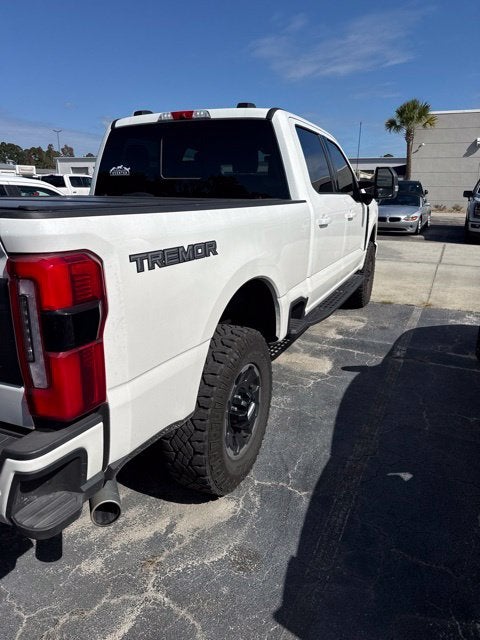 2026 Ford F-250SD PLATINUM Crew Cab Pickup Slide 3
