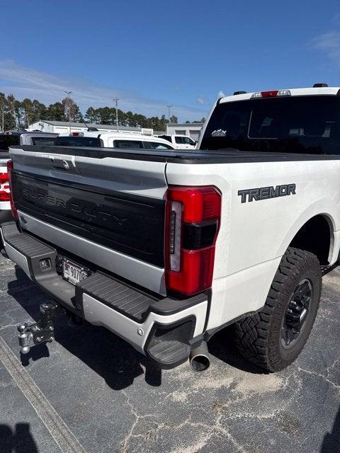 2026 Ford F-250SD PLATINUM Crew Cab Pickup Slide 4