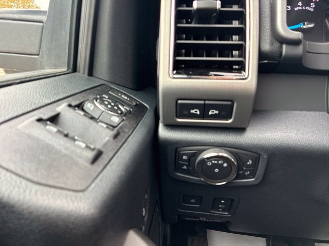 2022 Ford F-250SD PLATINUM Crew Cab Pickup Slide 23
