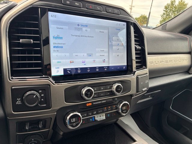 2022 Ford F-250SD PLATINUM Crew Cab Pickup Slide 27