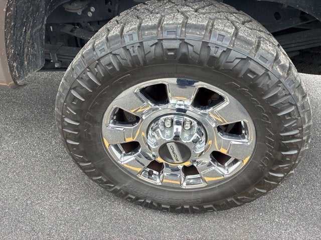 2023 Ford F-250SD LARIAT Crew Cab Pickup Slide 8