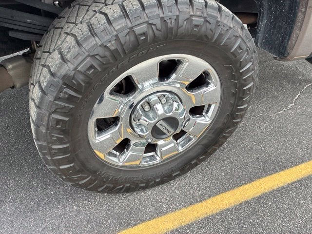 2023 Ford F-250SD LARIAT Crew Cab Pickup Slide 12