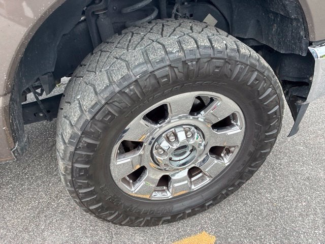 2023 Ford F-250SD LARIAT Crew Cab Pickup Slide 13