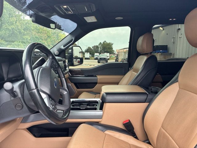2023 Ford F-250SD LARIAT Crew Cab Pickup Slide 13